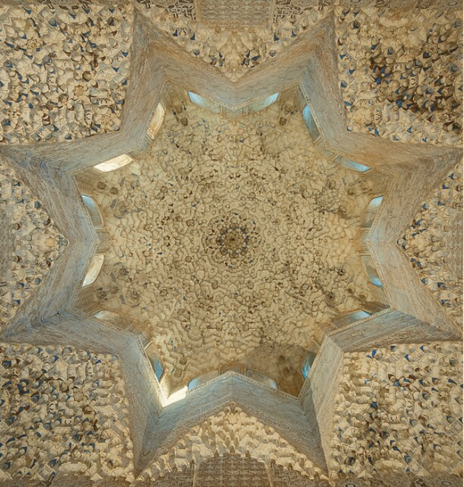 ceiling of sala de los abencerrajes, in the palacio de los leones (alhambra)